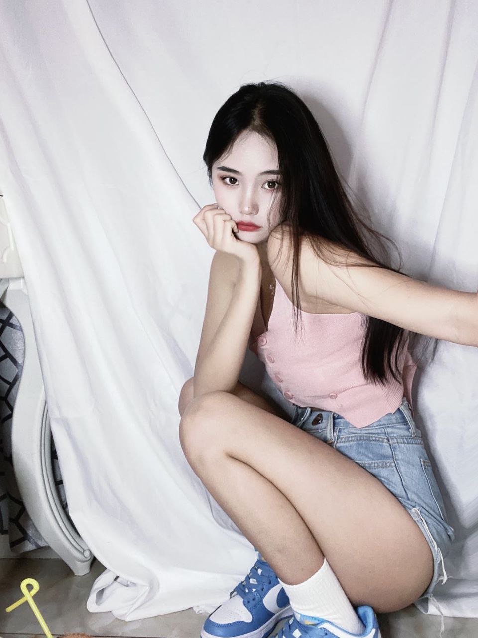 饥渴的熟妇张开腿呻吟,外星人24小时售后在线观看免费高清